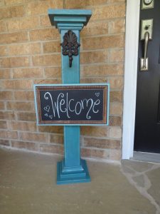 24 Lovely Front Porch Welcome Post Ideas That Will Make Your Guest inside proportions 1200 X 1600