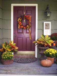 41 Delightful Thanksgiving Front Porch Decorating Ideas That Are in size 1280 X 1707