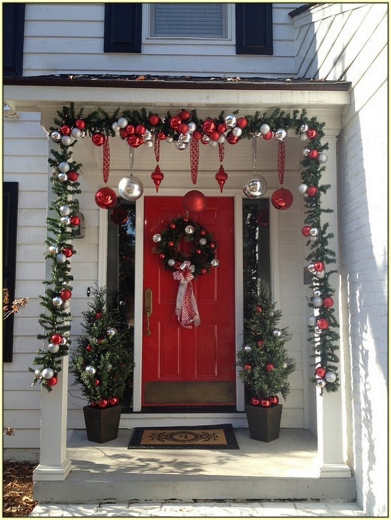 Awesome Front Porch Christmas Decorations Photo Design Ideas Tikspor in measurements 770 X 1023