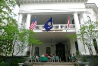 Filecolumns Hotel Front Porch Flags Wikimedia Commons with sizing 2048 X 1536