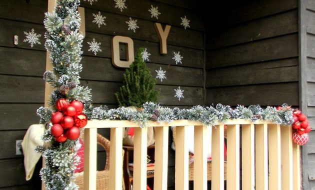 Front Porch Christmas Decorating Ideas Country Christmas pertaining to dimensions 1536 X 2048
