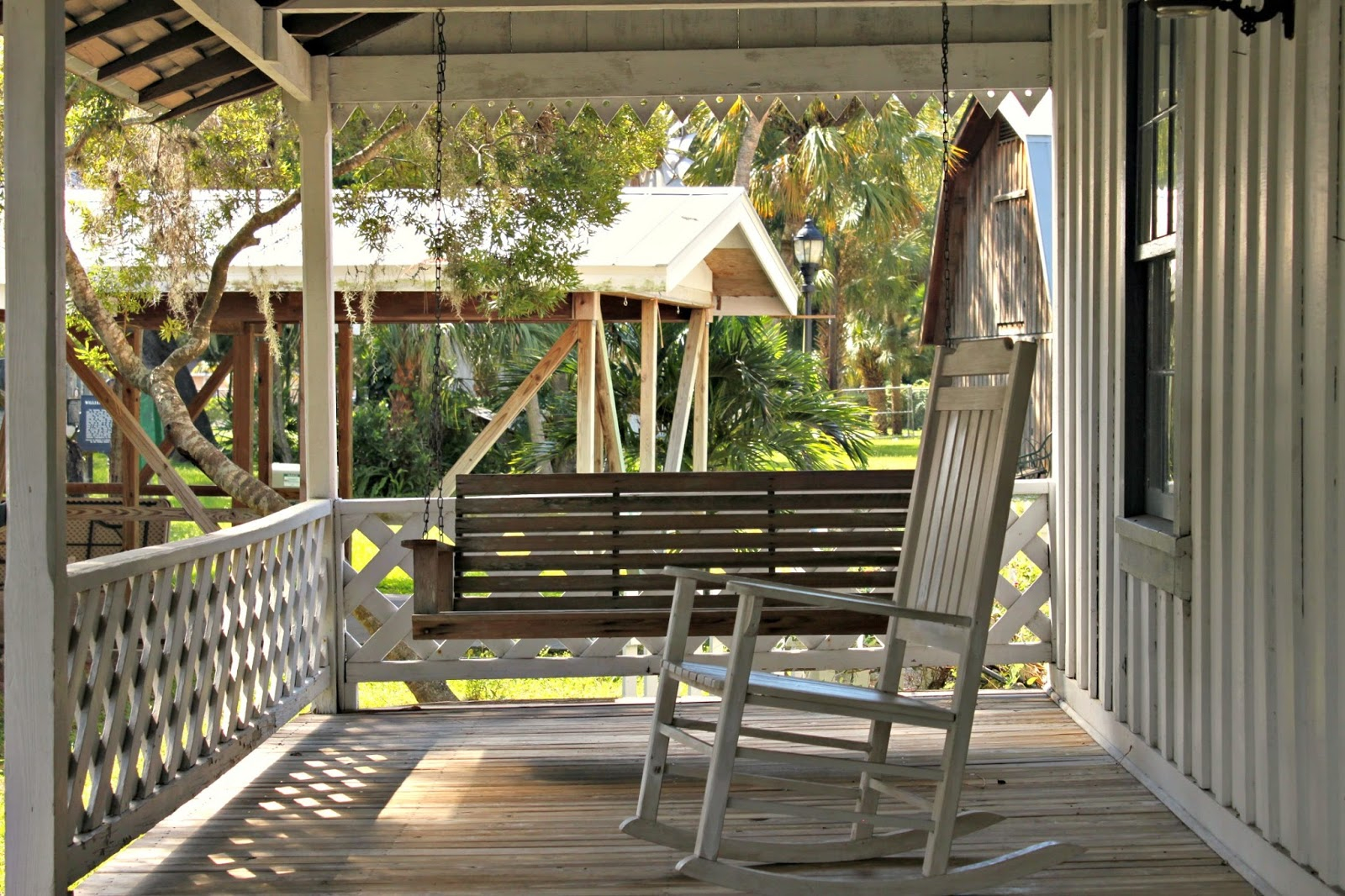 Mad Snapper Front Porch Swings in size 1600 X 1066
