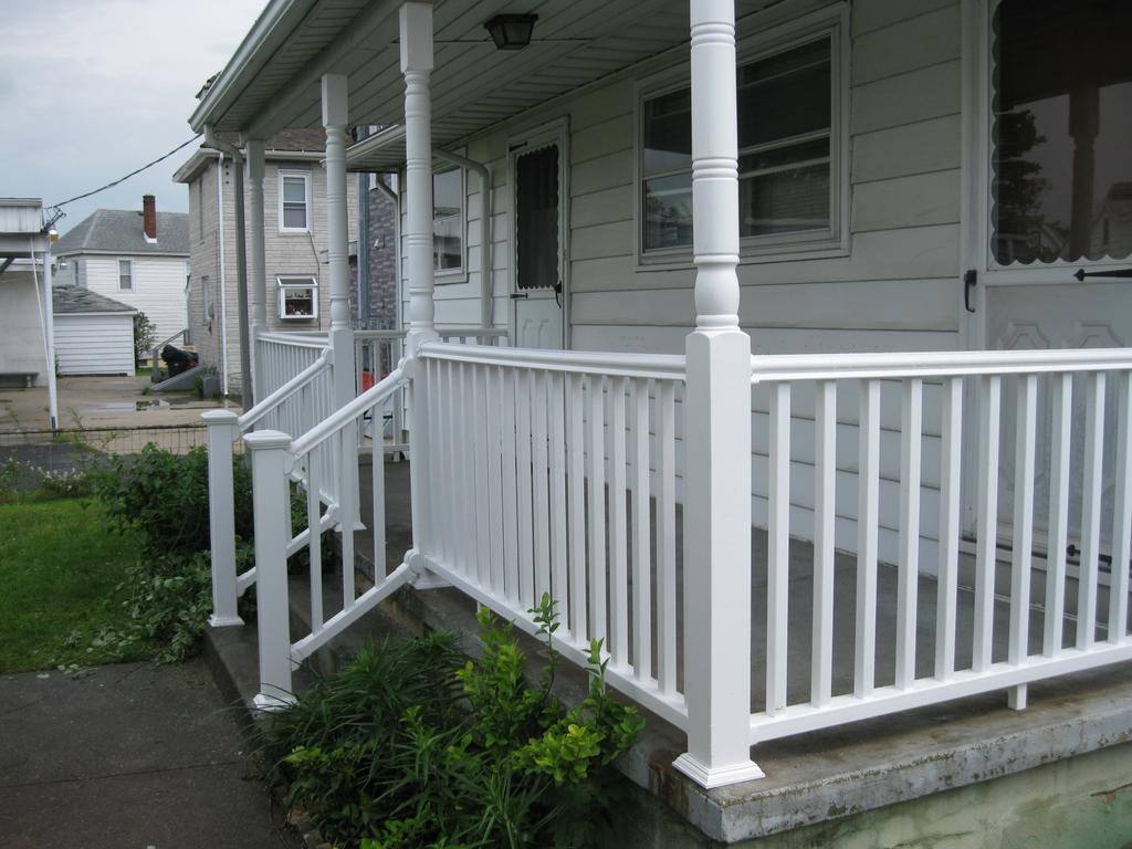 White Porch Railing Designs Ideas 2 Teamns throughout proportions 1024 X 768